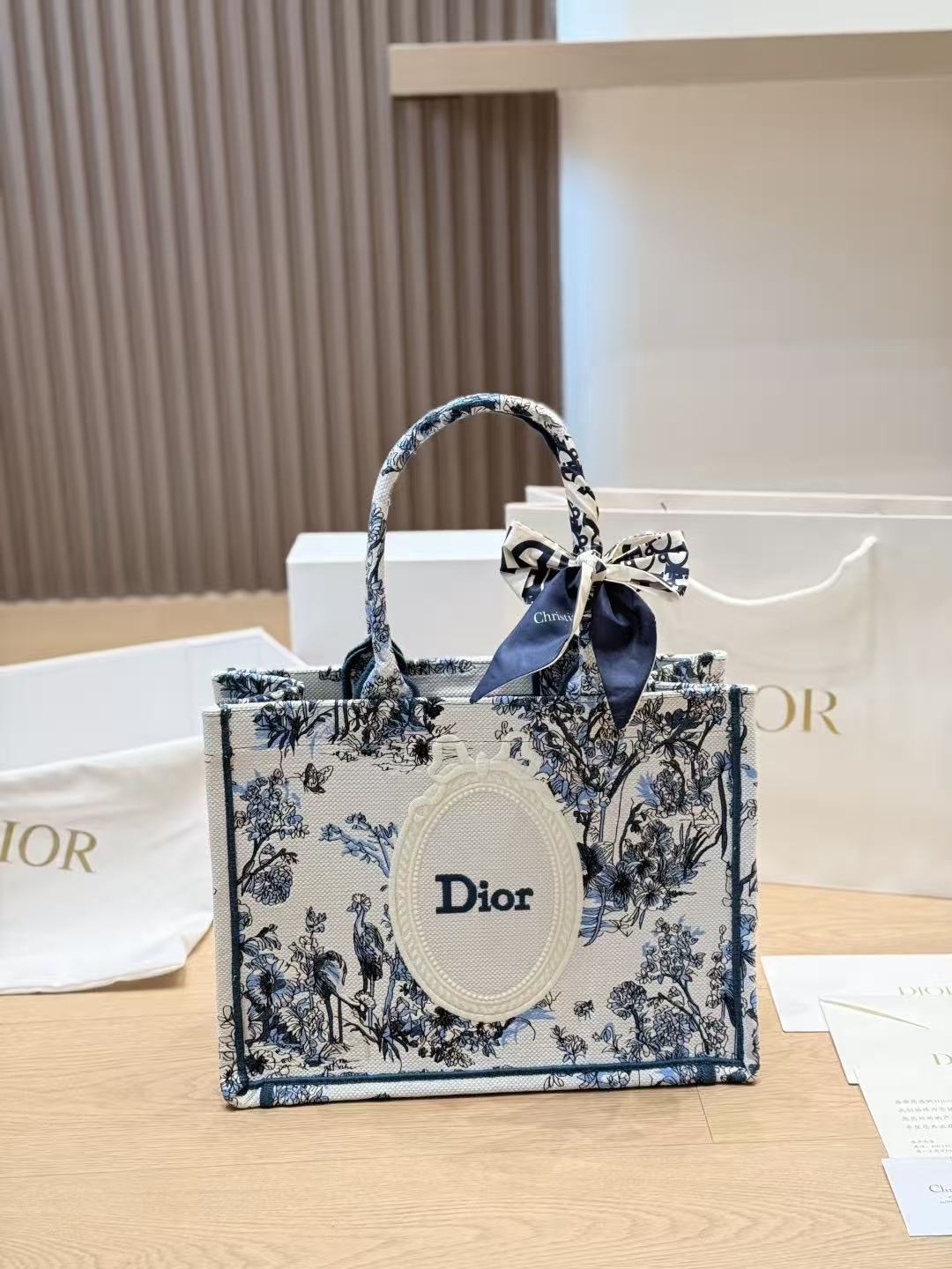 DI0R Book tote刺繍入りショッピングバッグ【50％割引+送料無料】