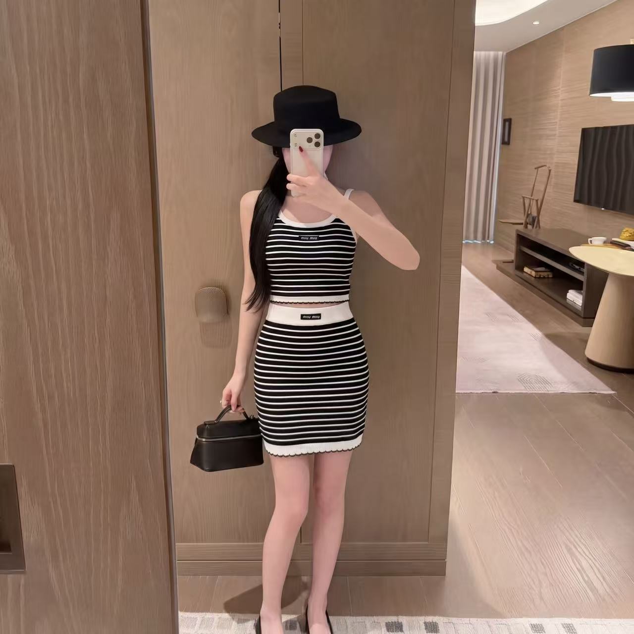 M1UM1U ウールベスト＋スカート ツーピースセット【50％割引+送料無料】