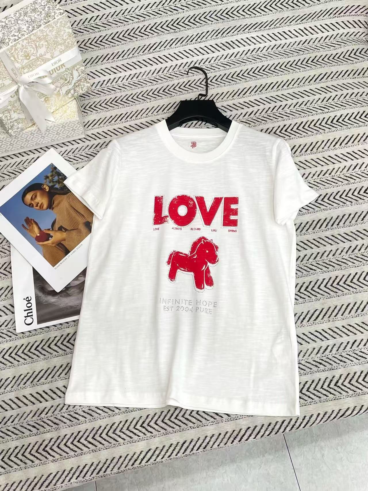 L0WEW ラインストーンレターTシャツ【50％割引+送料無料】