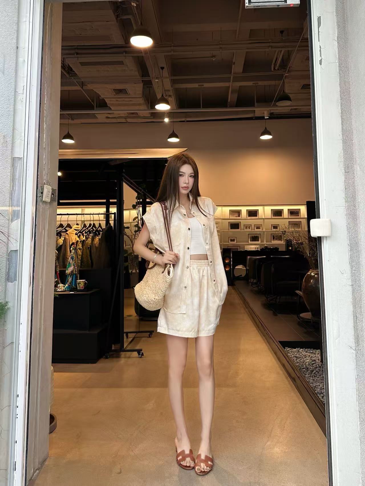 LV ノースリーブシャツ＆ショートパンツ セットアップ【50％割引+送料無料】