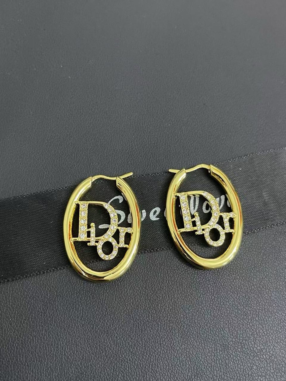 DI0Rイニシャル・ダイヤモンド・スタッドピアス【50％割引+送料無料】
