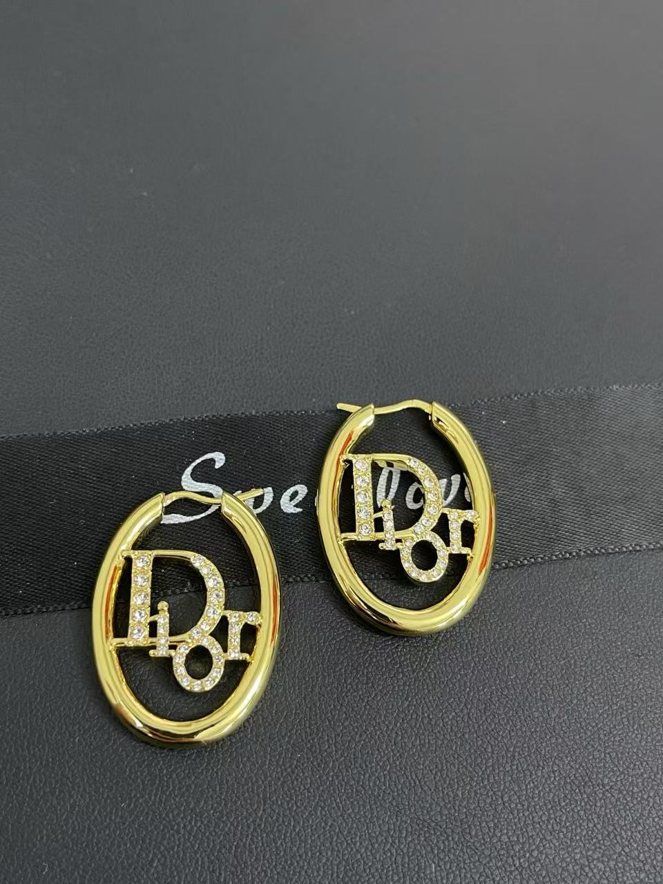 DI0Rイニシャル・ダイヤモンド・スタッドピアス【50％割引+送料無料】