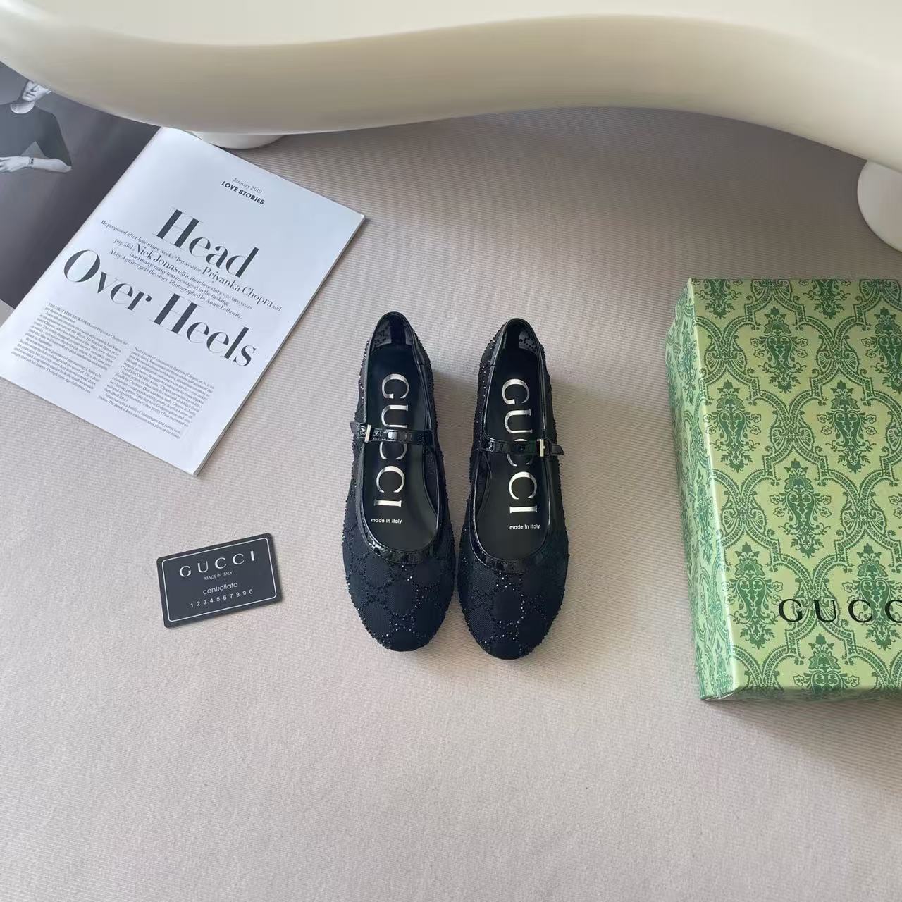GUCCI カットアウト ラインストーン フラットシューズ【50％割引+送料無料】