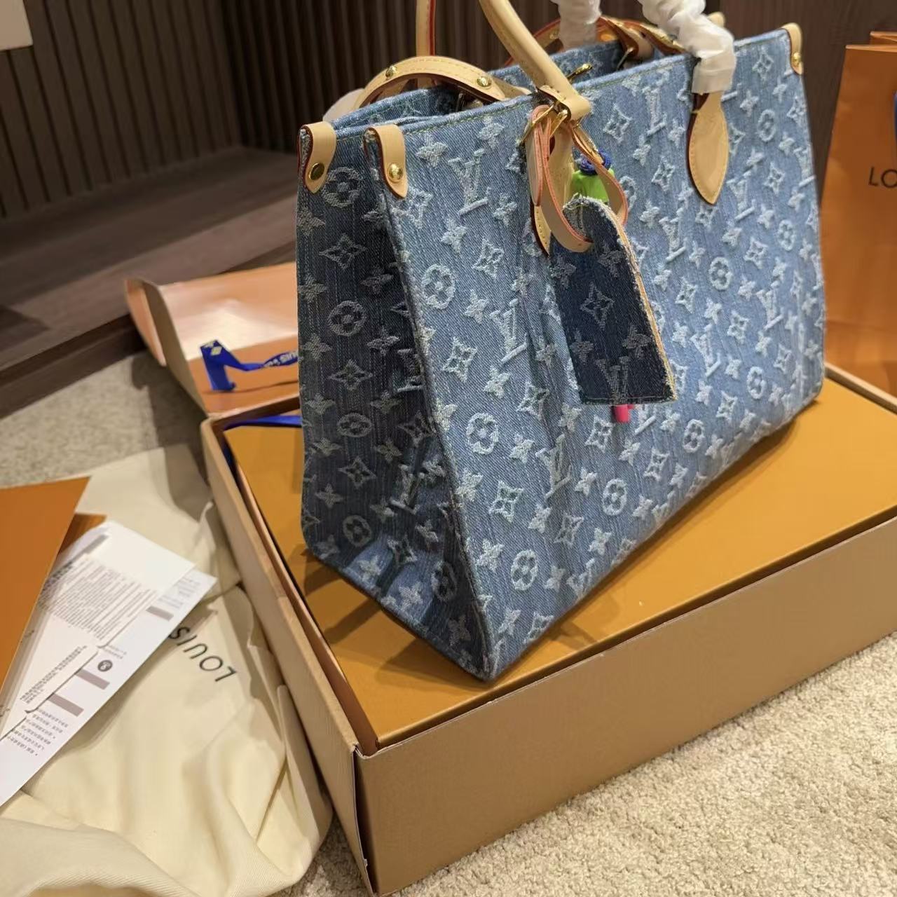 LV Onthegoデニムのハンドバッグ【50％割引+送料無料】