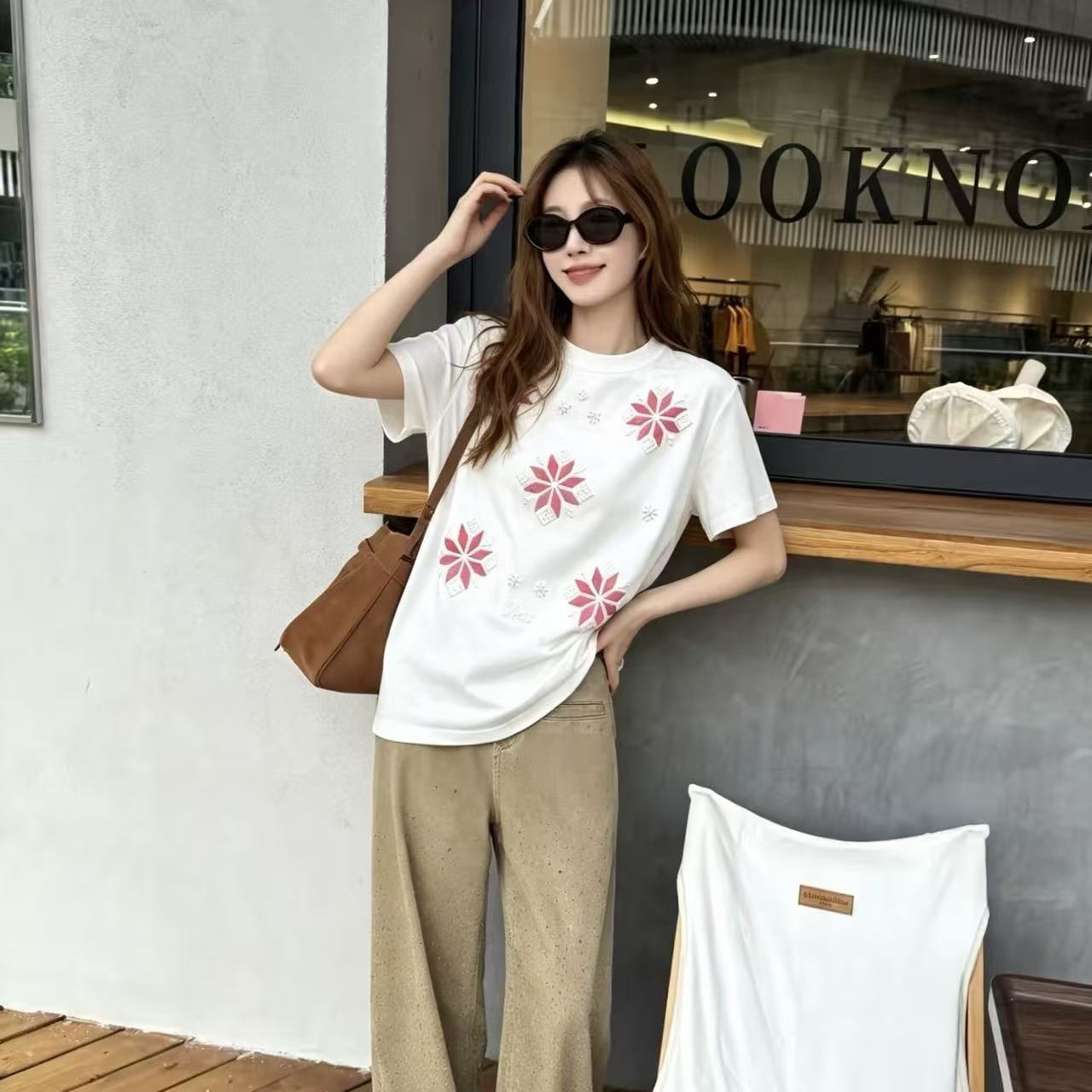 DI0R刺繍入り花柄Tシャツ【50％割引+送料無料】