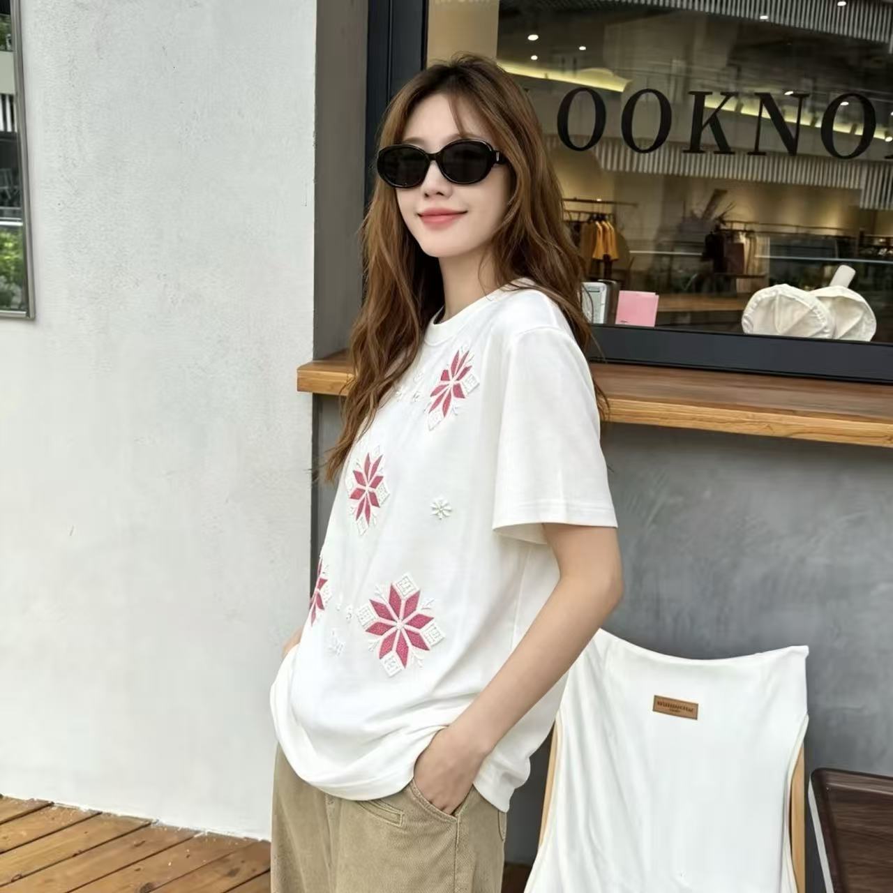 DI0R刺繍入り花柄Tシャツ【50％割引+送料無料】