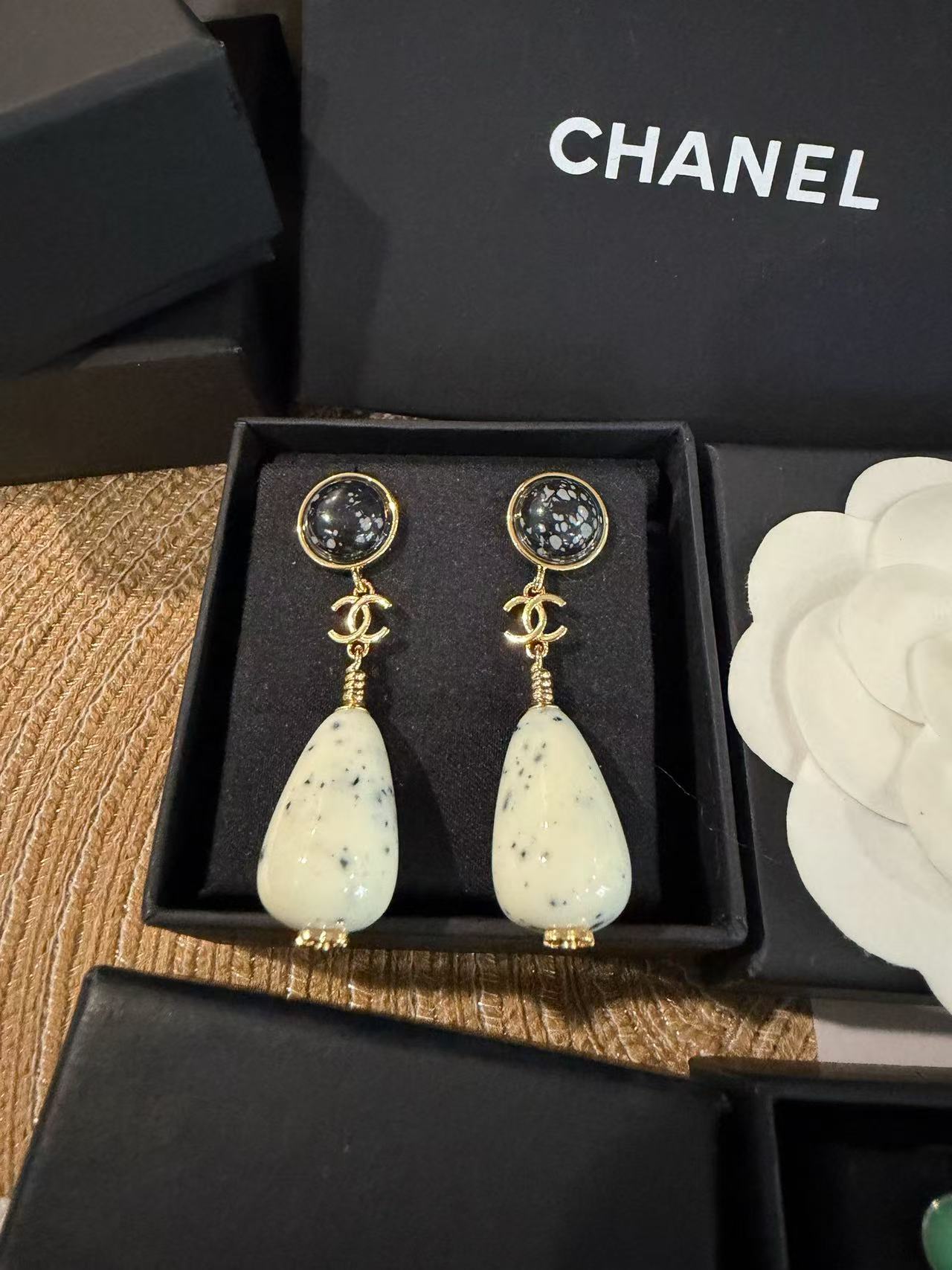 CHANE1 ブラック＆ホワイト スプラッターインク ドロップピアス【50％割引+送料無料】