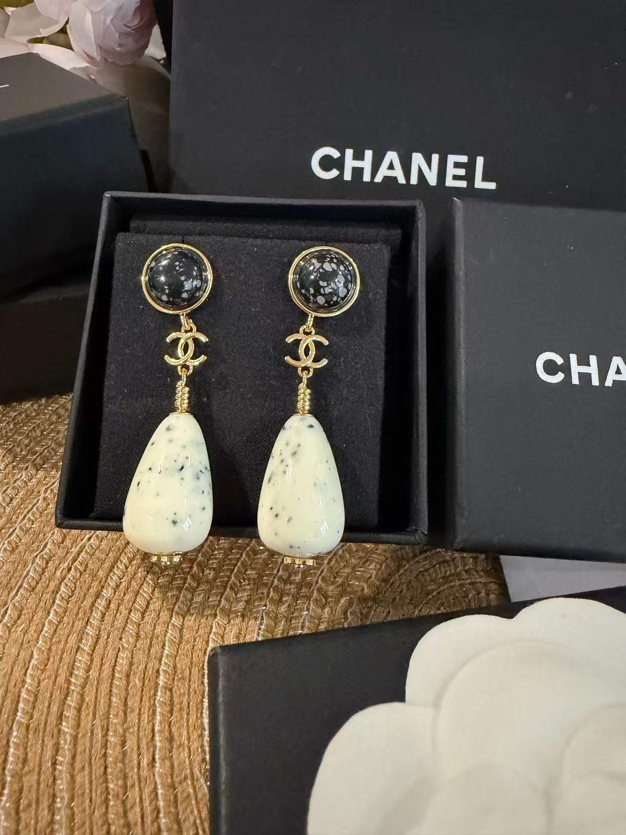 CHANE1 ブラック＆ホワイト スプラッターインク ドロップピアス【50％割引+送料無料】