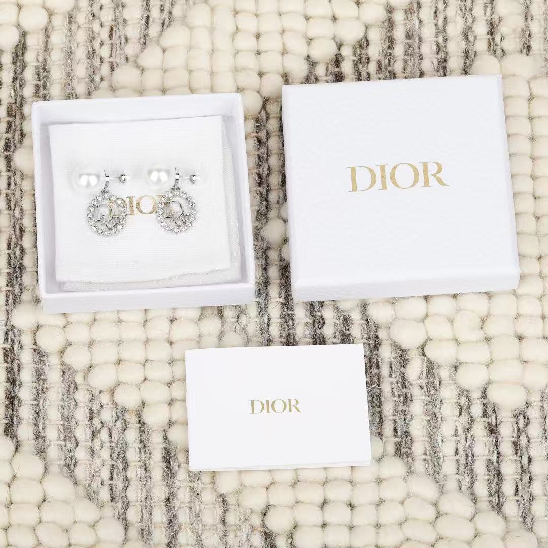 DI0Rパール・イニシャル・スタッドピアス【50％割引+送料無料】