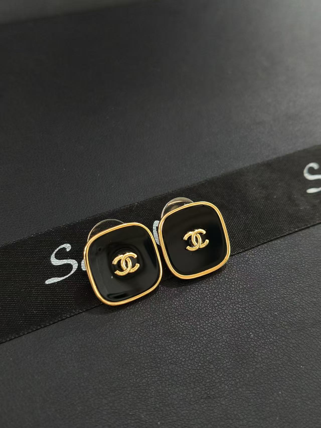 CHANE1 ダブルCスクエアスタッドピアス【50％割引+送料無料】