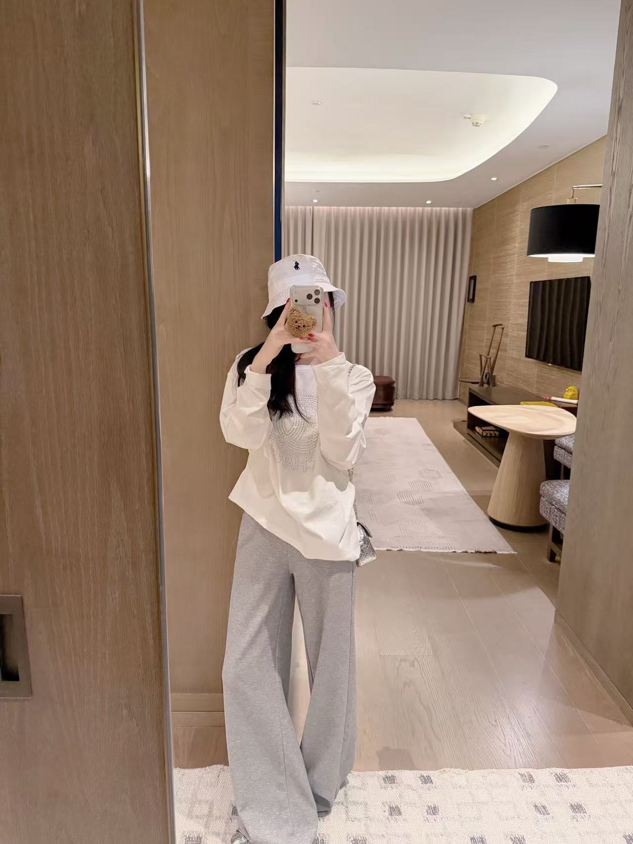 CHANE1 ダブルCビーズ付き長袖Tシャツ【50％割引+送料無料】