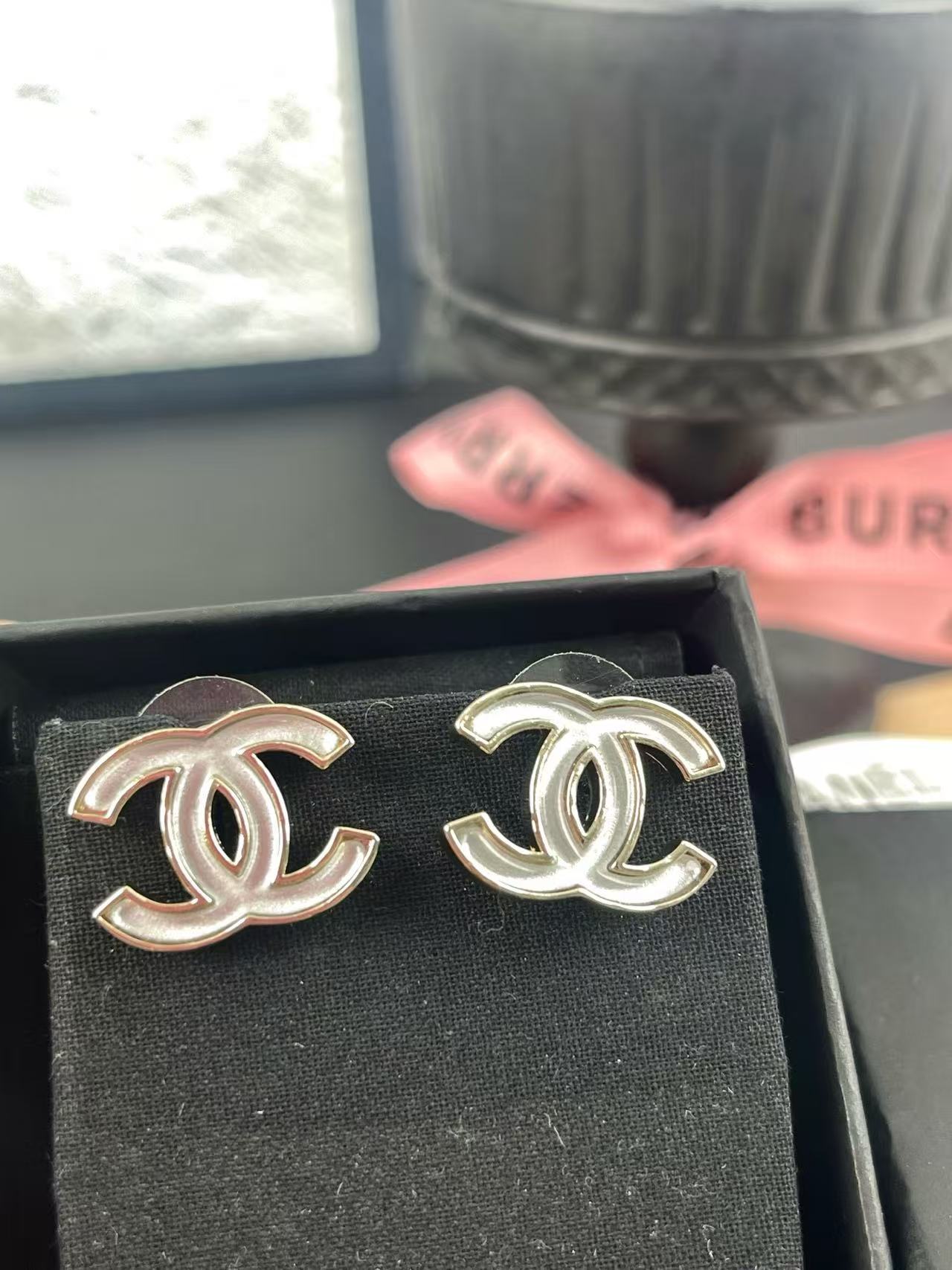 CHANE1 ホワイト ダブルC スタッドピアス【50％割引+送料無料】