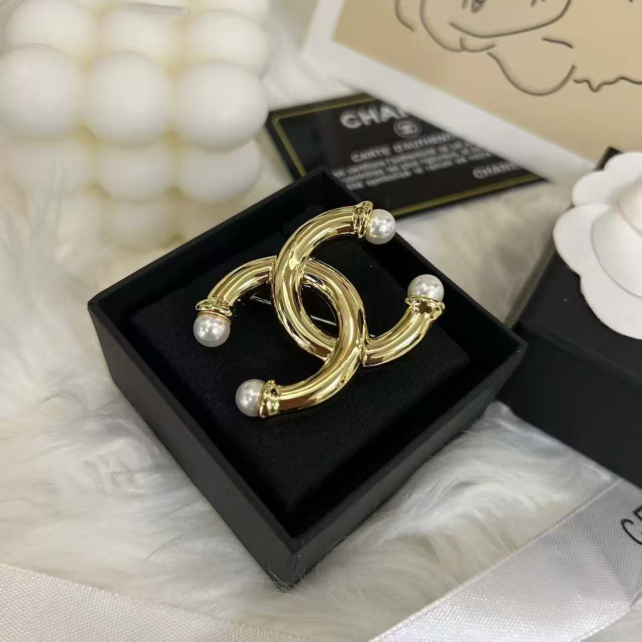 CHANE1 ダブルCパールブローチ【50％割引+送料無料】