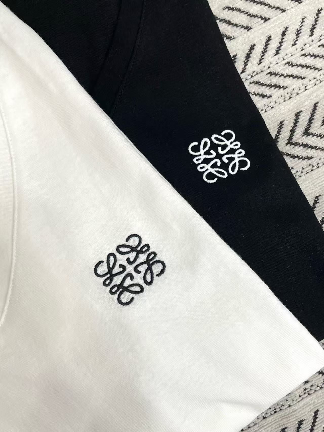L0WEW シンプルなVネック長袖Tシャツ【50％割引+送料無料】