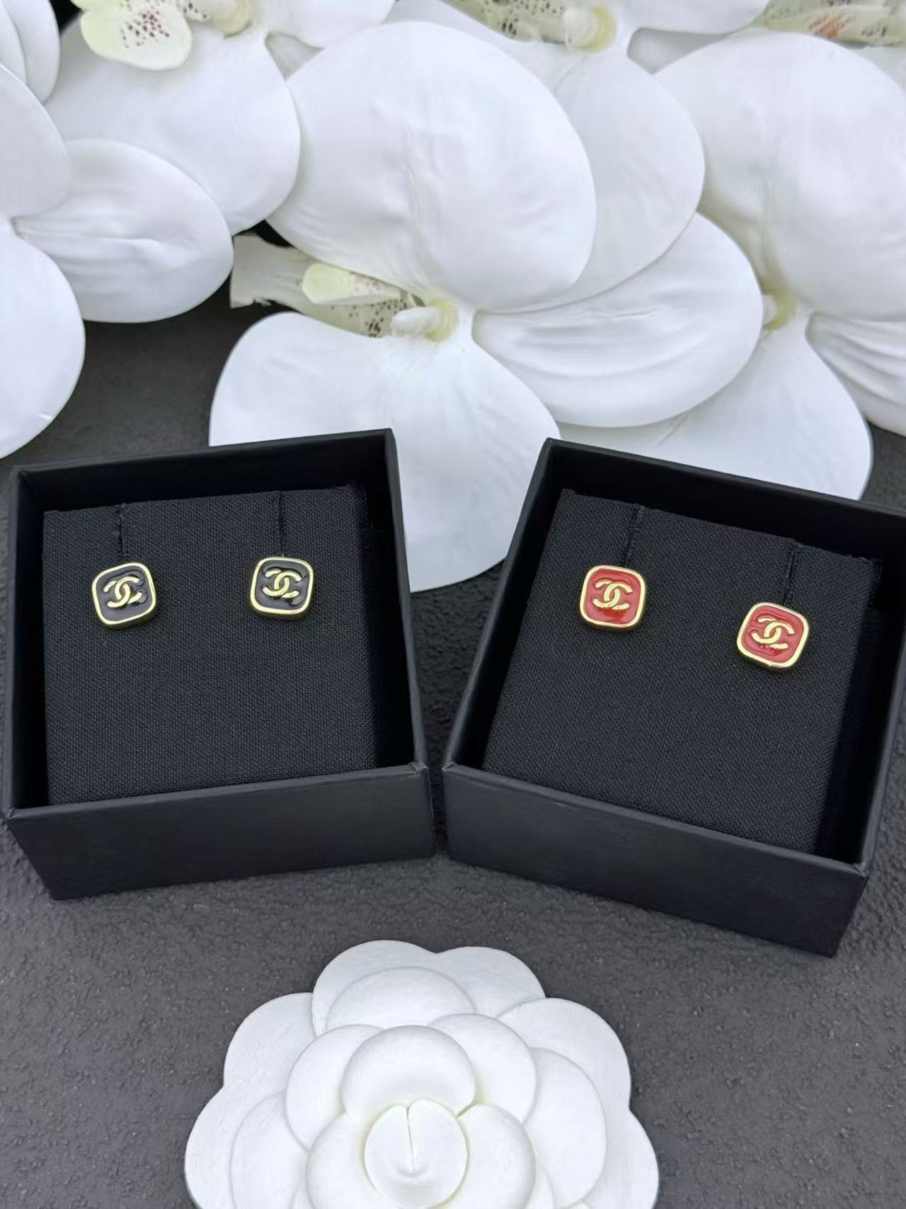 CHANE1 スクエアダブルCスタッドピアス【50％割引+送料無料】