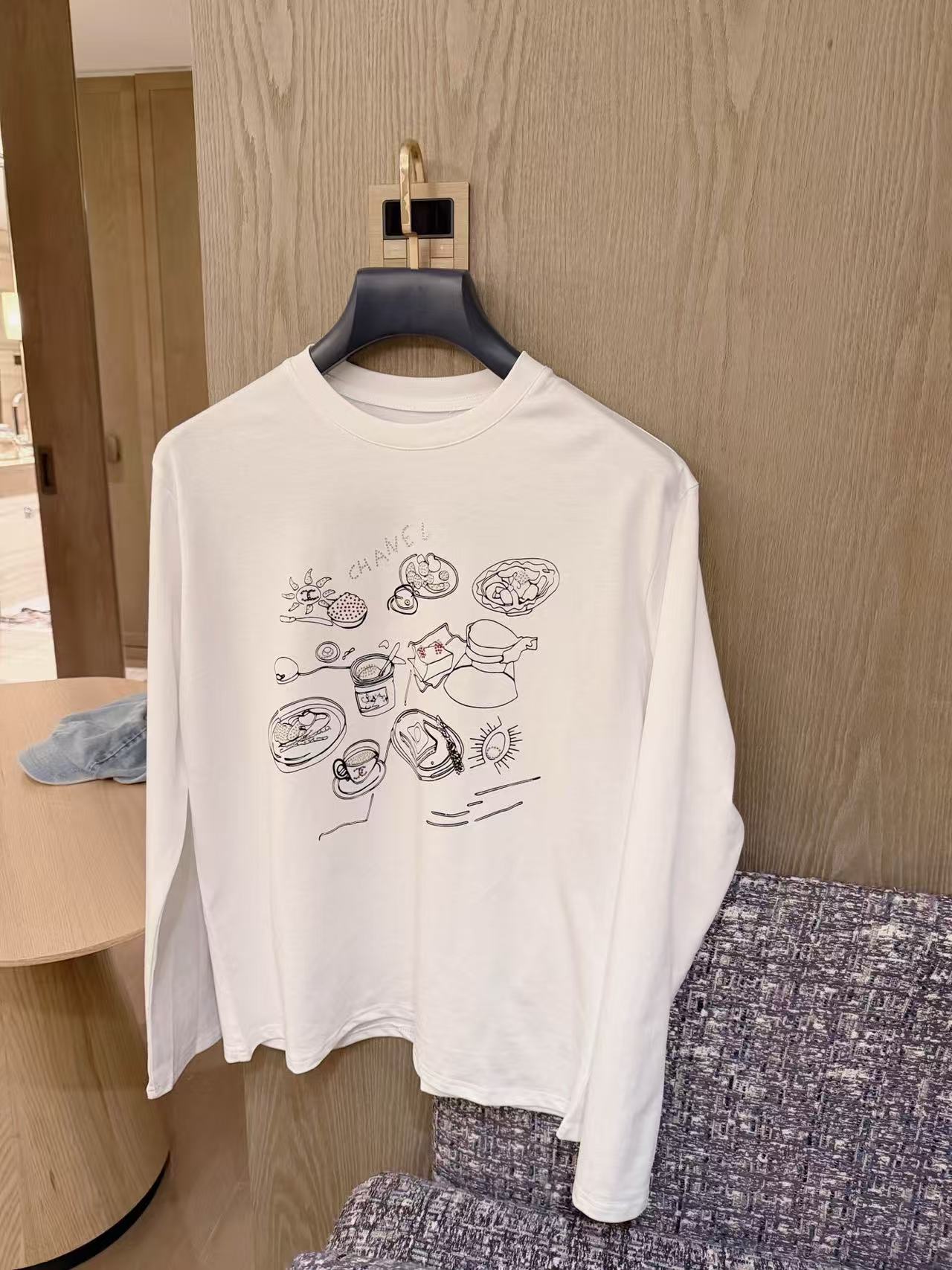 CHANE1 ラインストーン付き長袖Tシャツ【50％割引+送料無料】