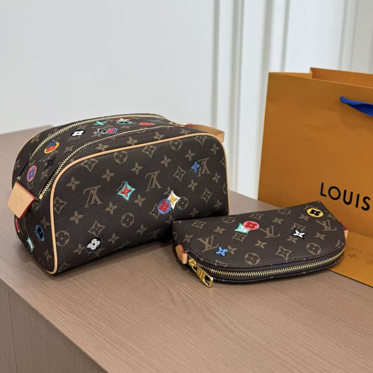LV ファスナー付きコスメティックポーチ【50％割引+送料無料】
