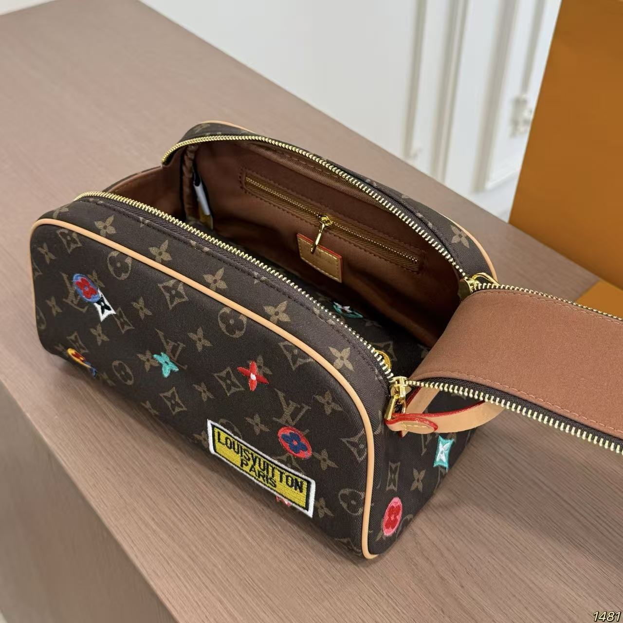 LV ファスナー付きコスメティックポーチ【50％割引+送料無料】