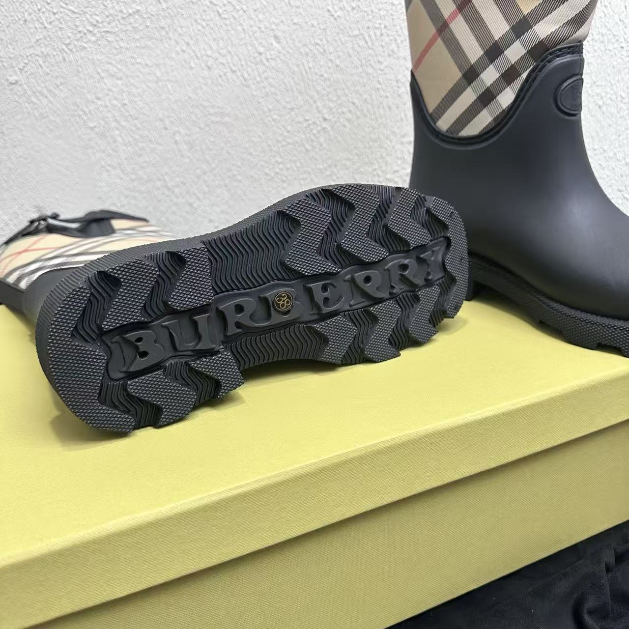 BUR8ERRY 高品質チェック柄レインブーツ【50％割引+送料無料】