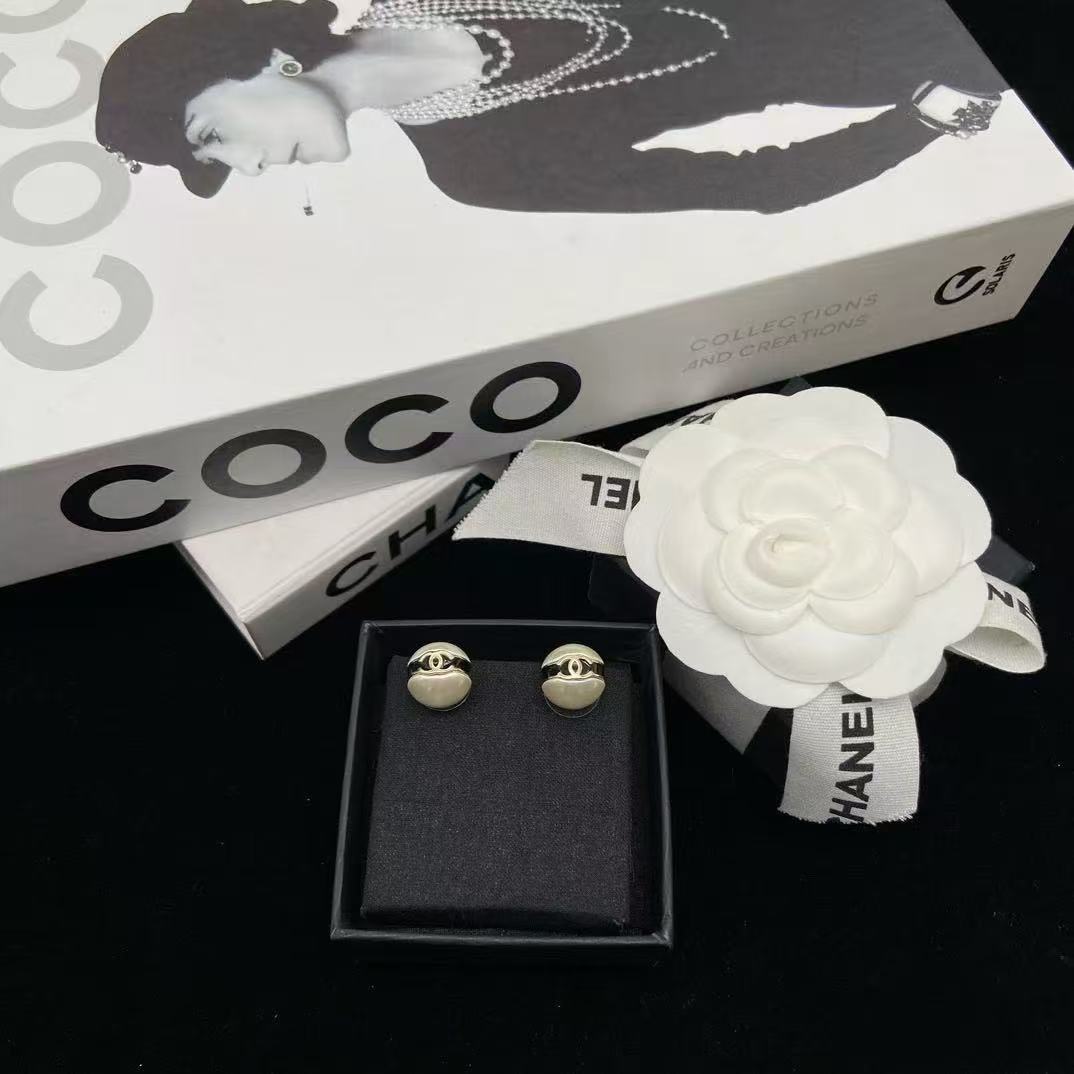 CHANE1 ダブルCパールスタッドピアス【50％割引+送料無料】