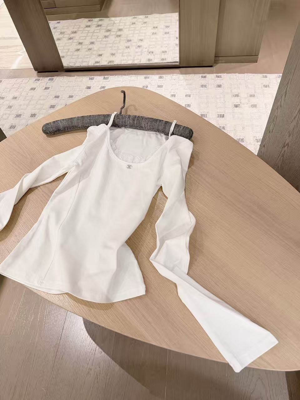CHANE1 ダブルCレース長袖Tシャツ【50％割引+送料無料】