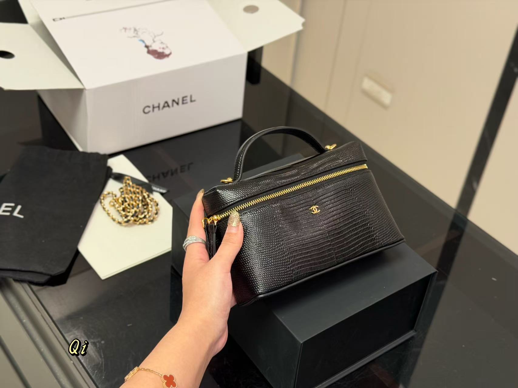 CHANE1 チェーンハンドバッグ【50％割引+送料無料】