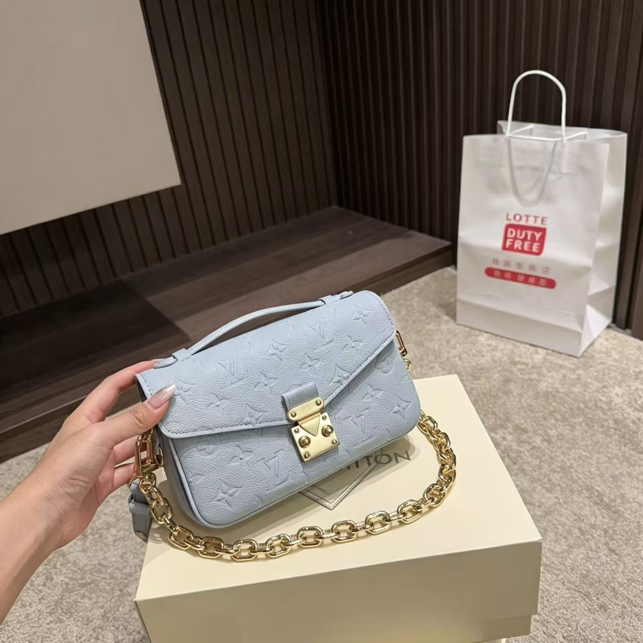 LV チェーン付きレザーショルダーバッグ【50％割引+送料無料】