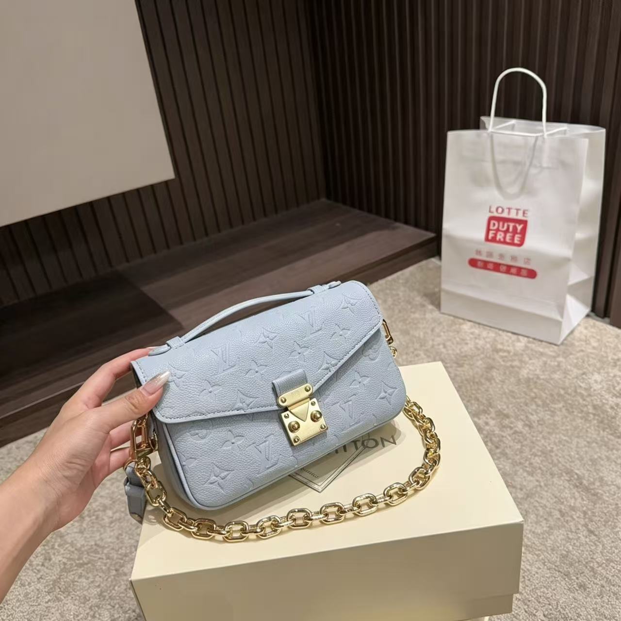 LV チェーン付きレザーショルダーバッグ【50％割引+送料無料】
