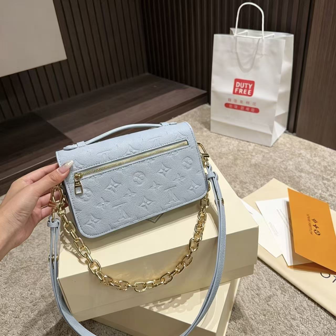 LV チェーン付きレザーショルダーバッグ【50％割引+送料無料】