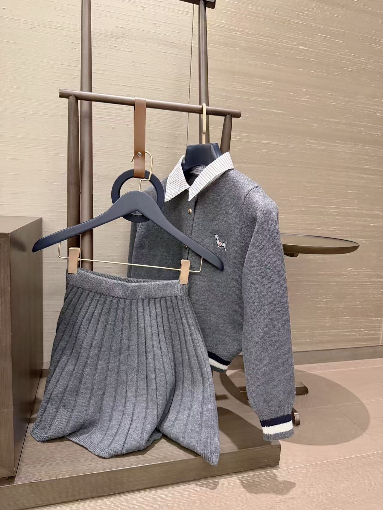 THOM BROWNE ウールニット＆スカート セットアップ【50％割引+送料無料】