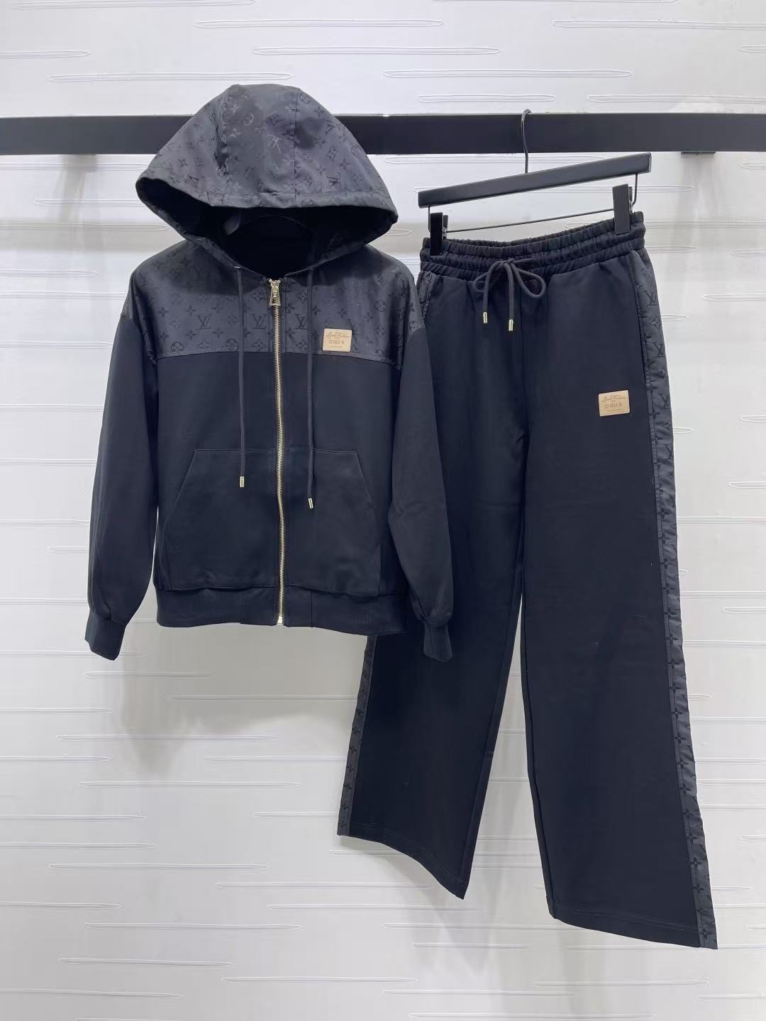 LV フード付きジャケット＆パンツのセットアップ【50％割引+送料無料】