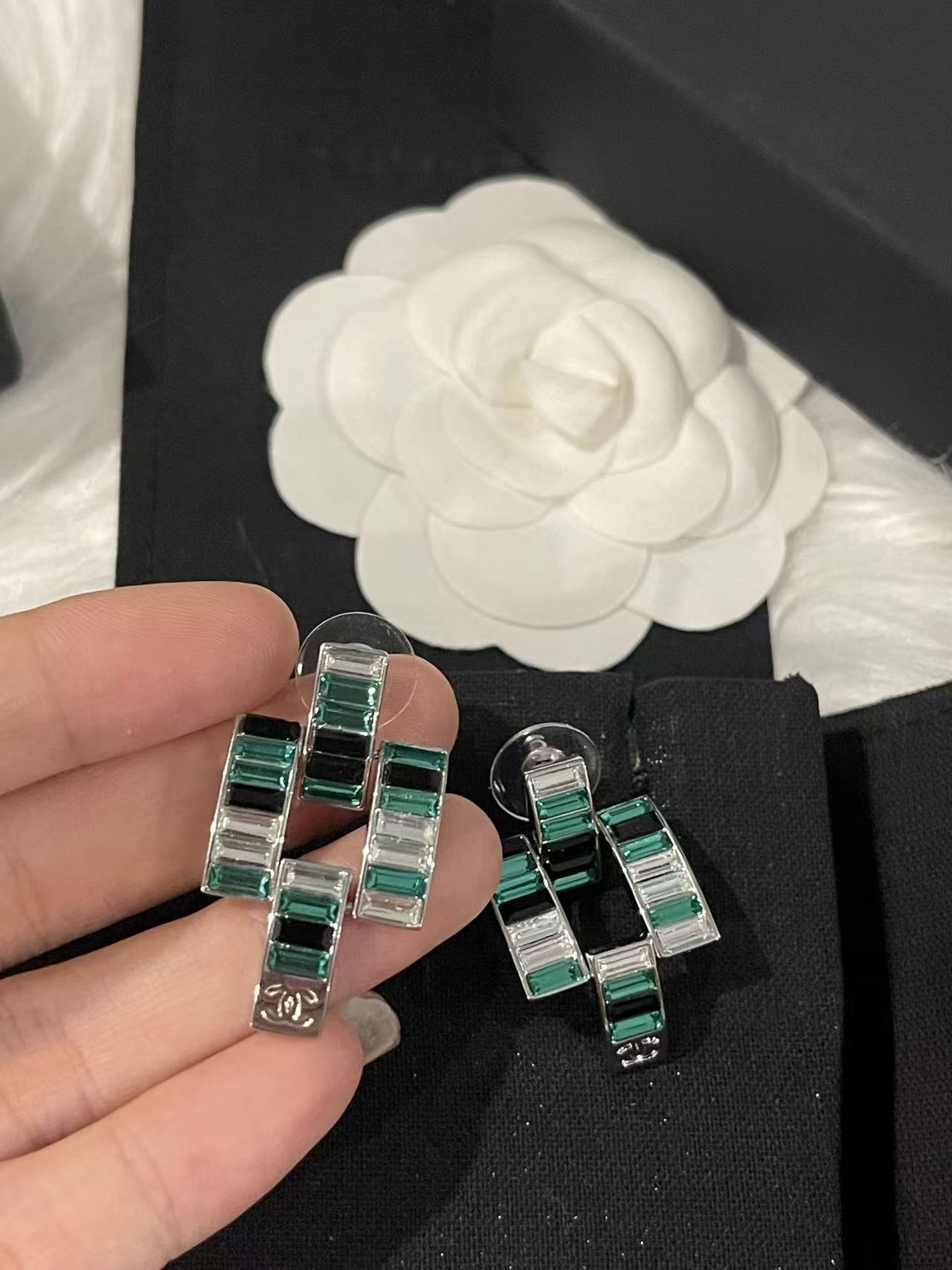 CHANE1 エメラルド ダブルC イヤリング【50％割引+送料無料】