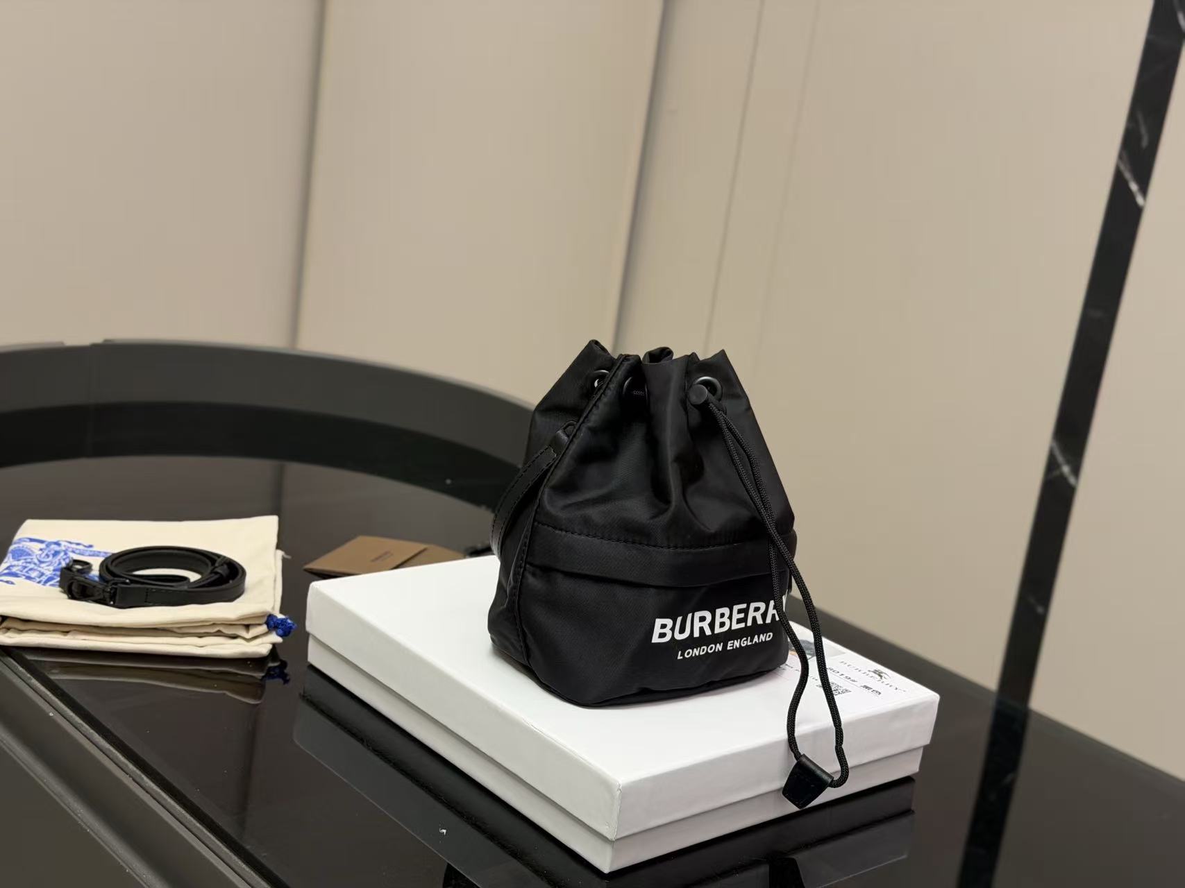 BURBERRY チェック柄バケットバッグ【50％割引+送料無料】