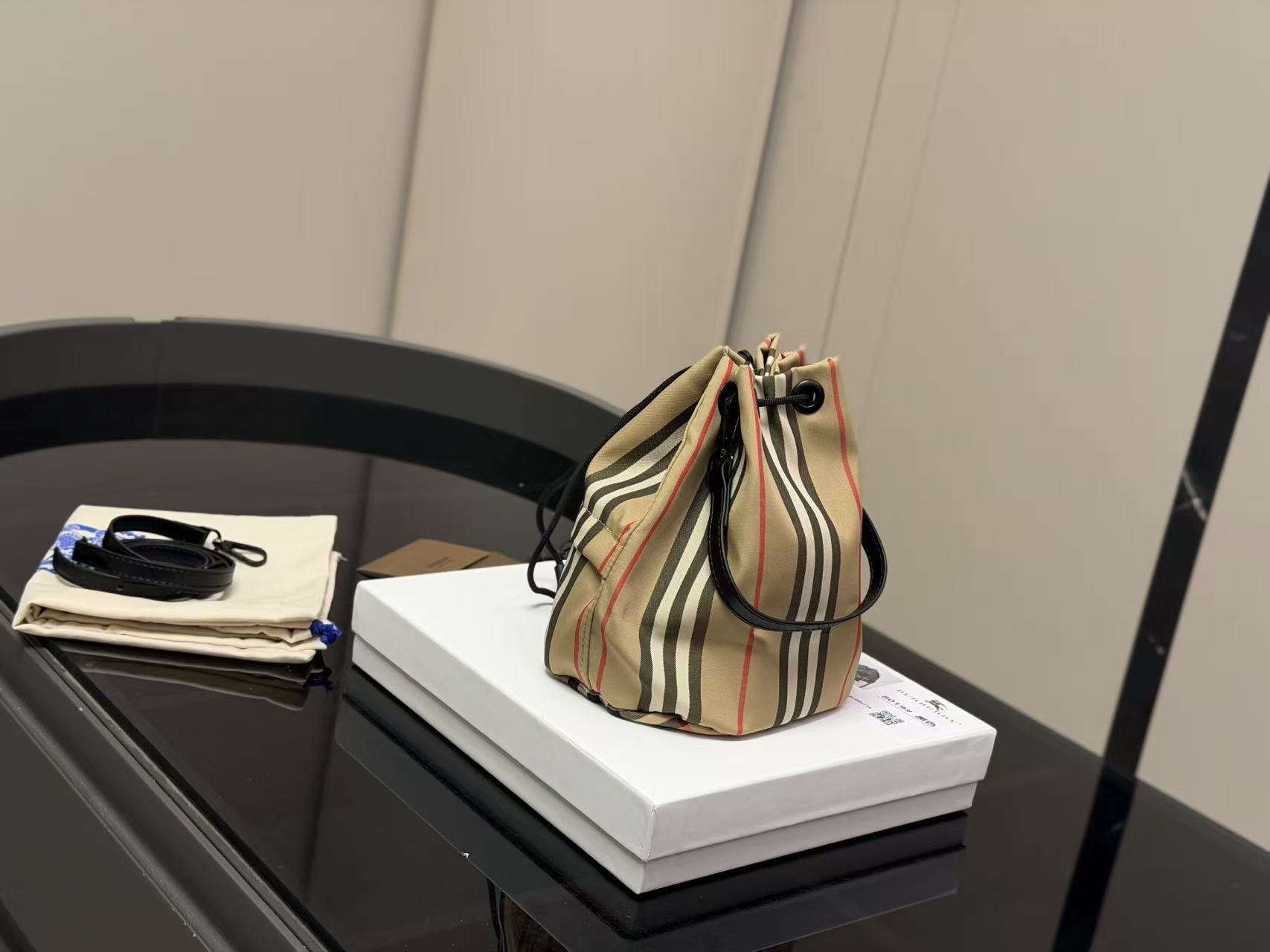 BURBERRY チェック柄バケットバッグ【50％割引+送料無料】