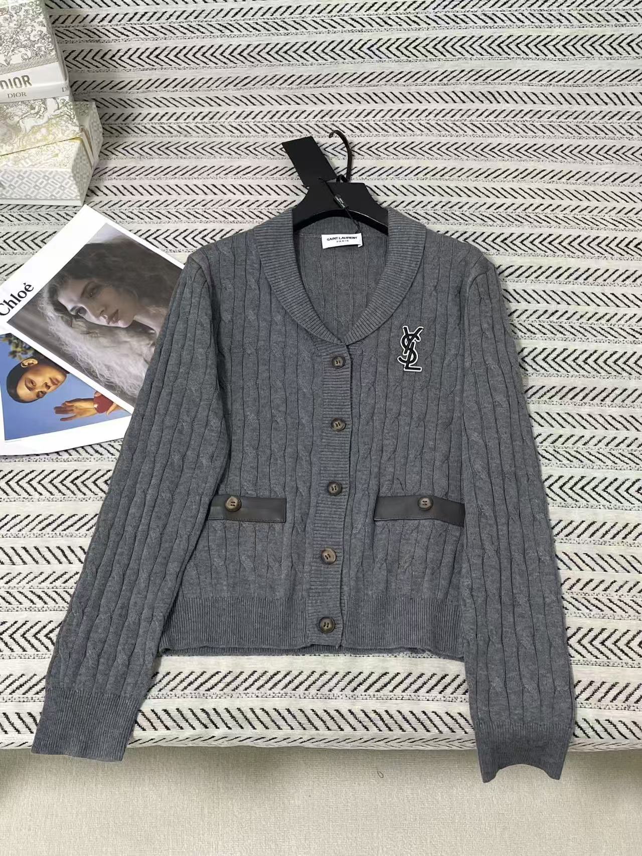 YSL シンプルロゴボタン ウールカーディガン【50％割引+送料無料】
