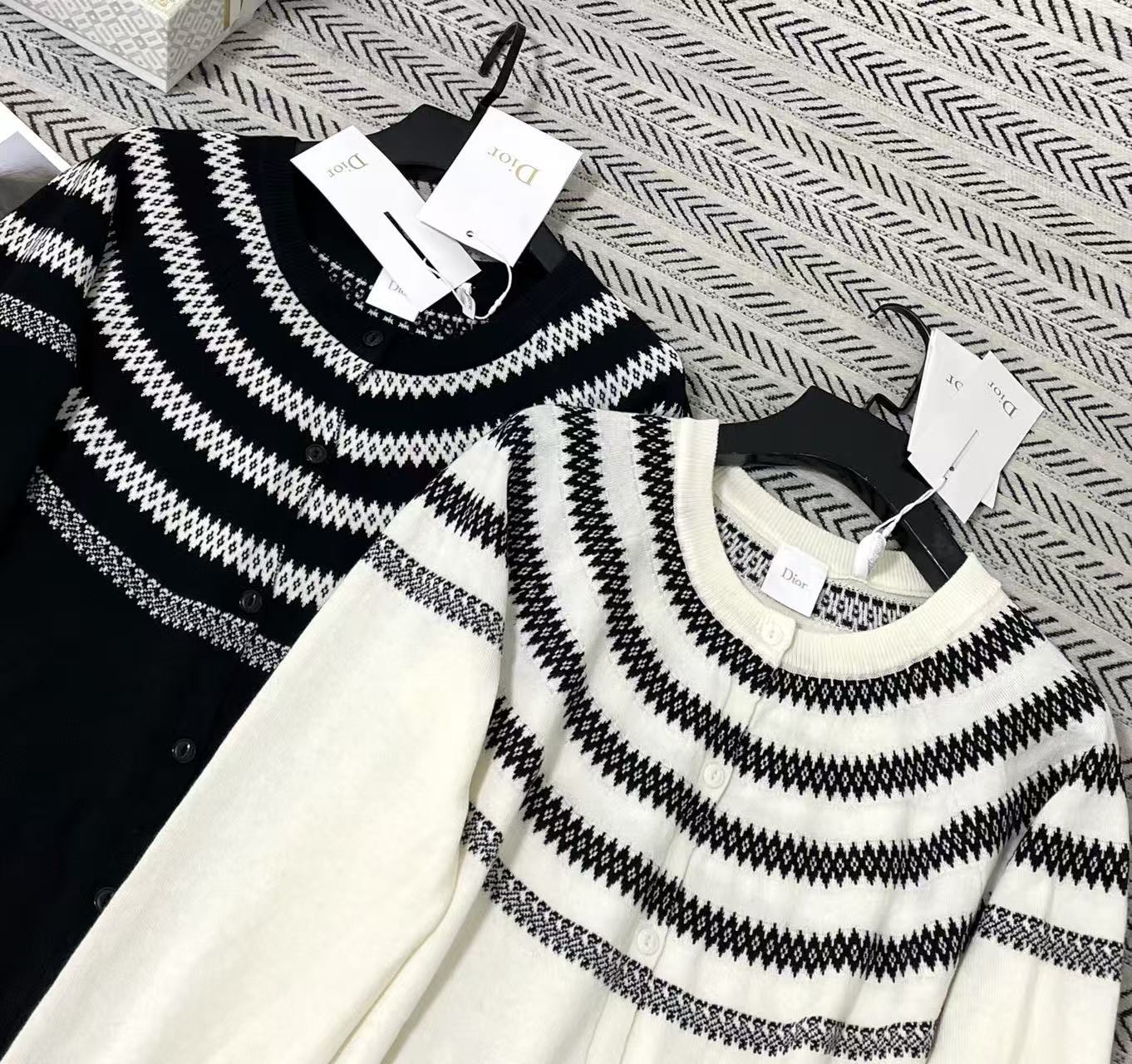 DIOR ブラック＆ホワイト バイカラー ウールカーディガン【50％割引+送料無料】