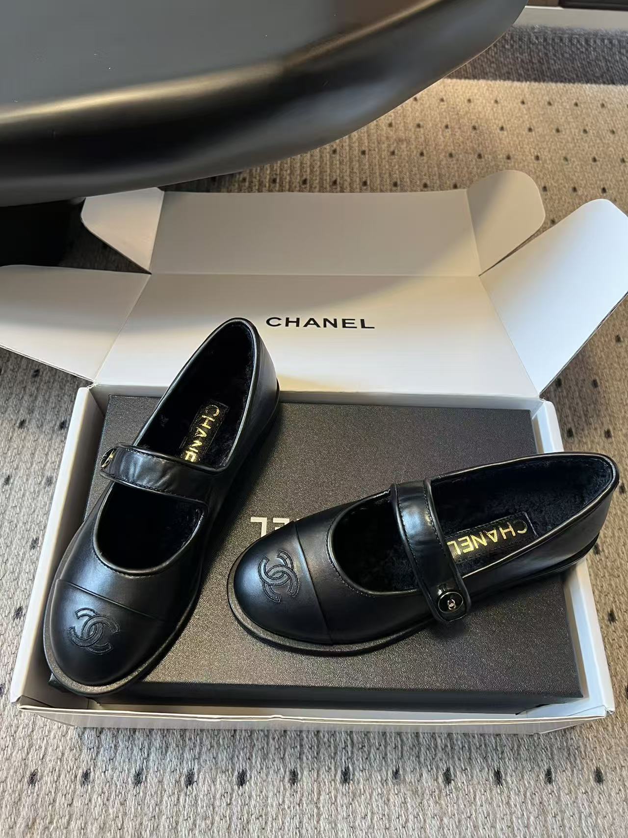 CHANE1 高品質ダブルCレザーフラットシューズ【50％割引+送料無料】