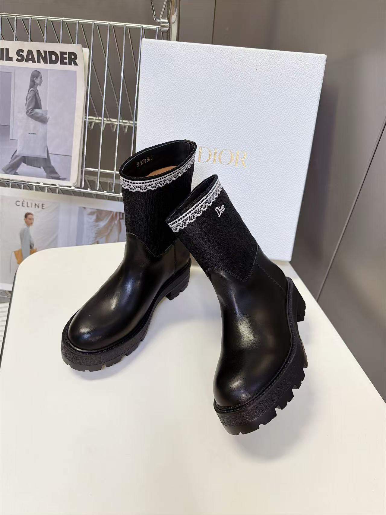 DIOR 高品質レーストリム・カーフレザーショートブーツ【50％割引+送料無料】