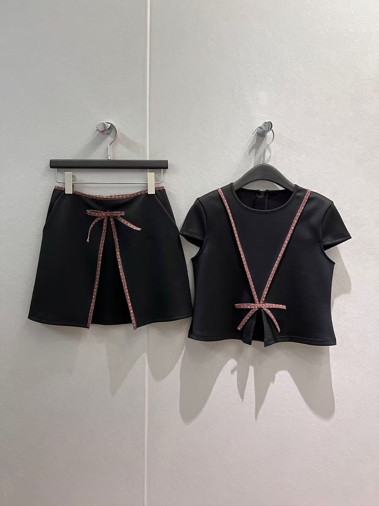 LV クロップドトップス＆スカート セットアップ【50％割引+送料無料】