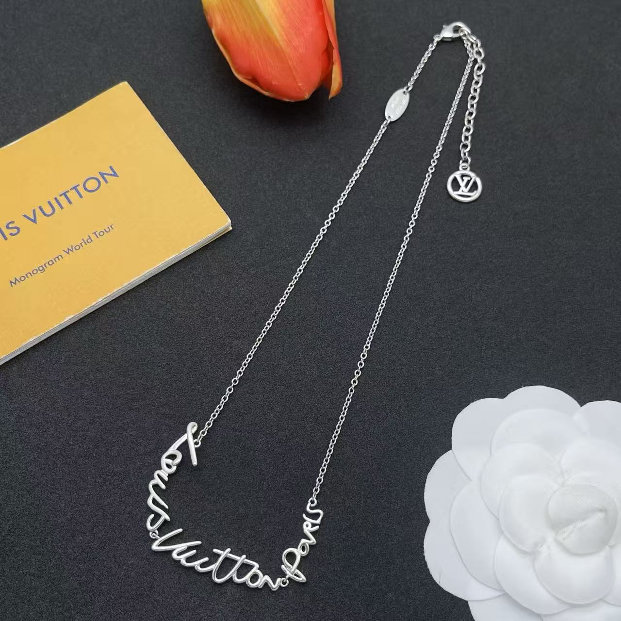 LVイニシャルネックレス【50％割引+送料無料】