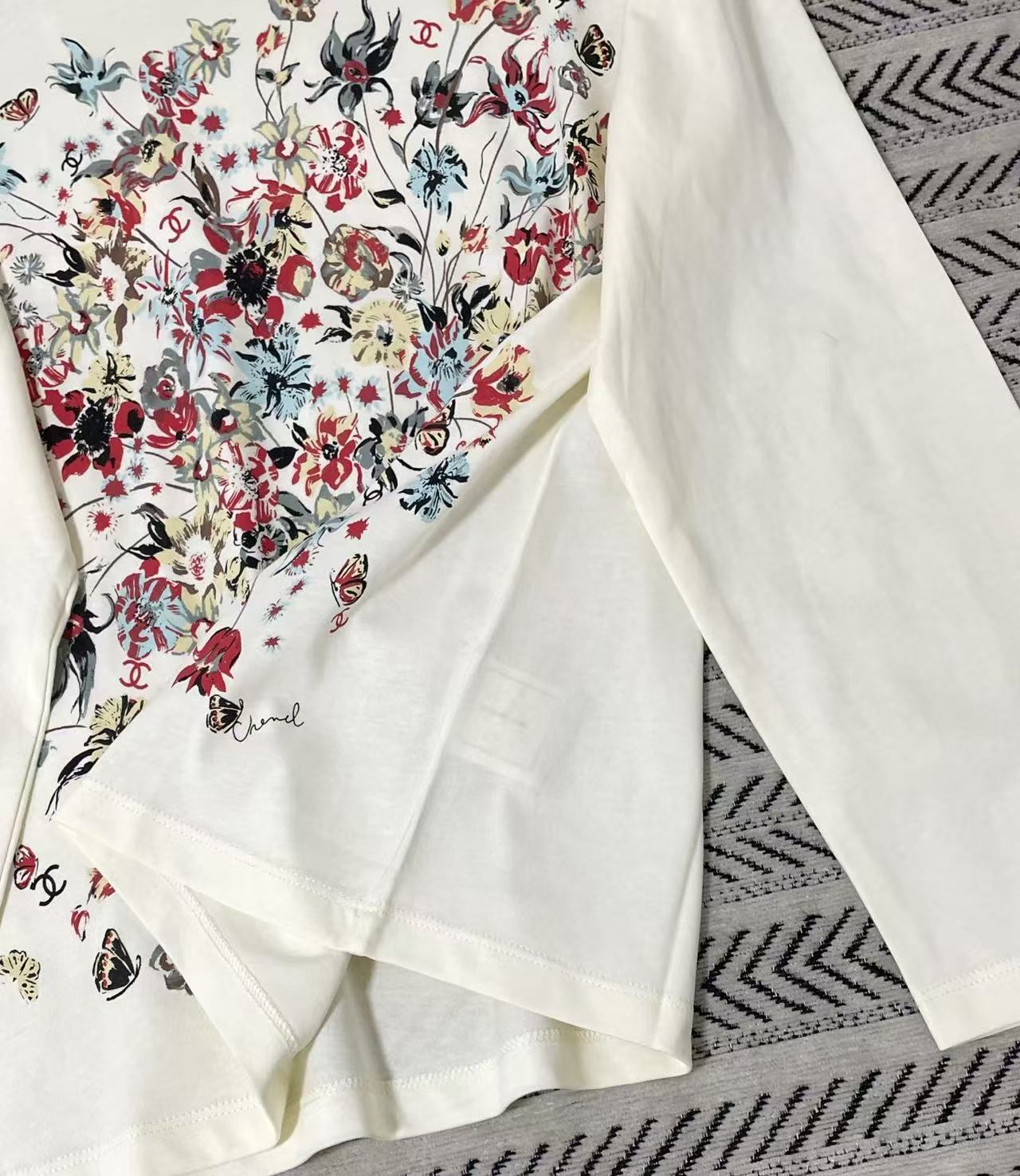 CHANEL プリント長袖Tシャツ【50％割引+送料無料】