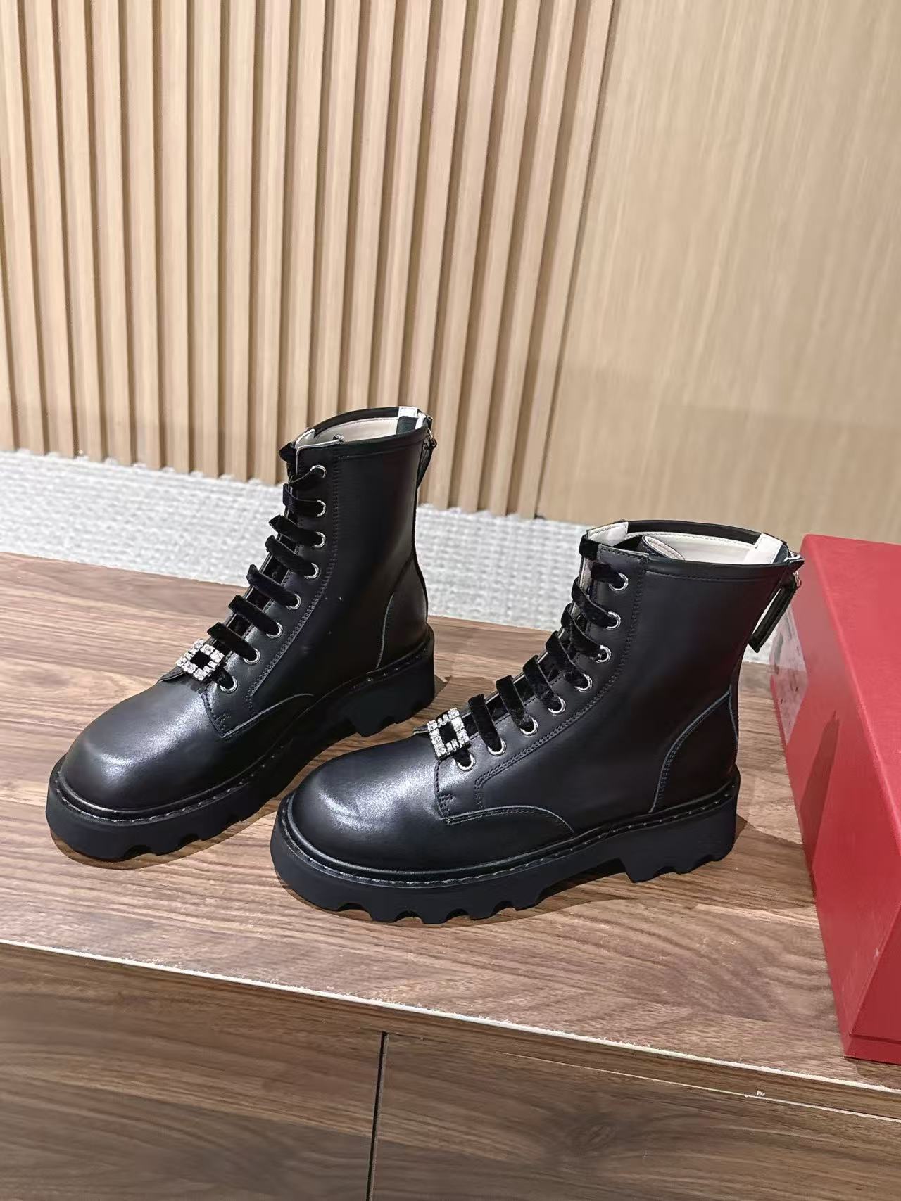 R0GER VIVIE400高品質シープスキン・レースアップショートブーツ【50％割引+送料無料】