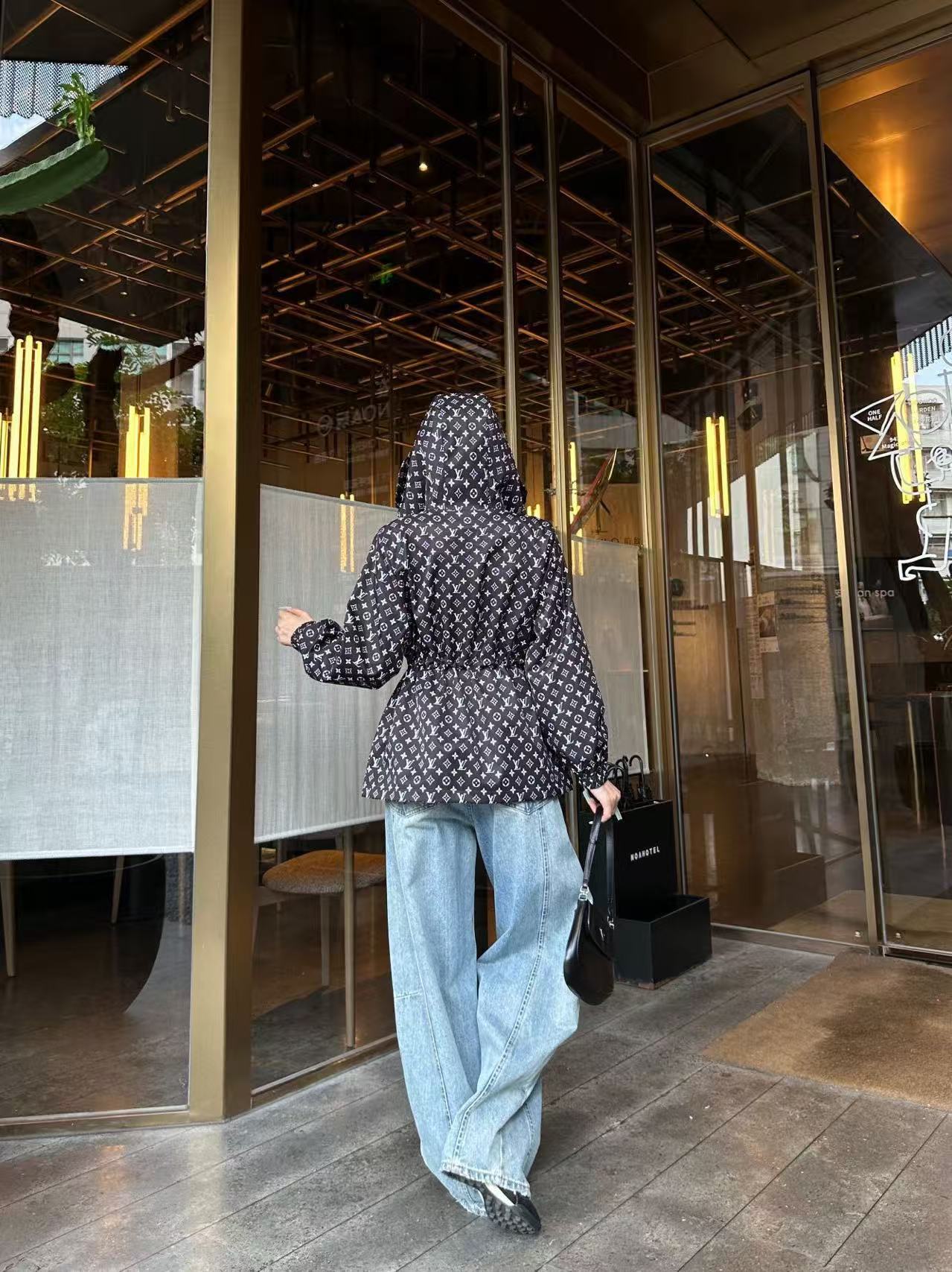 LV ハイクオリティ・プリント・フード付きジャケット【50％割引+送料無料】
