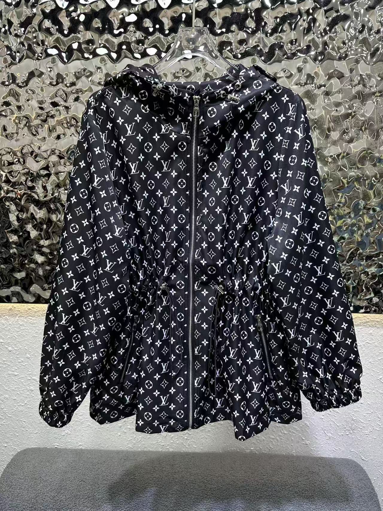 LV ハイクオリティ・プリント・フード付きジャケット【50％割引+送料無料】