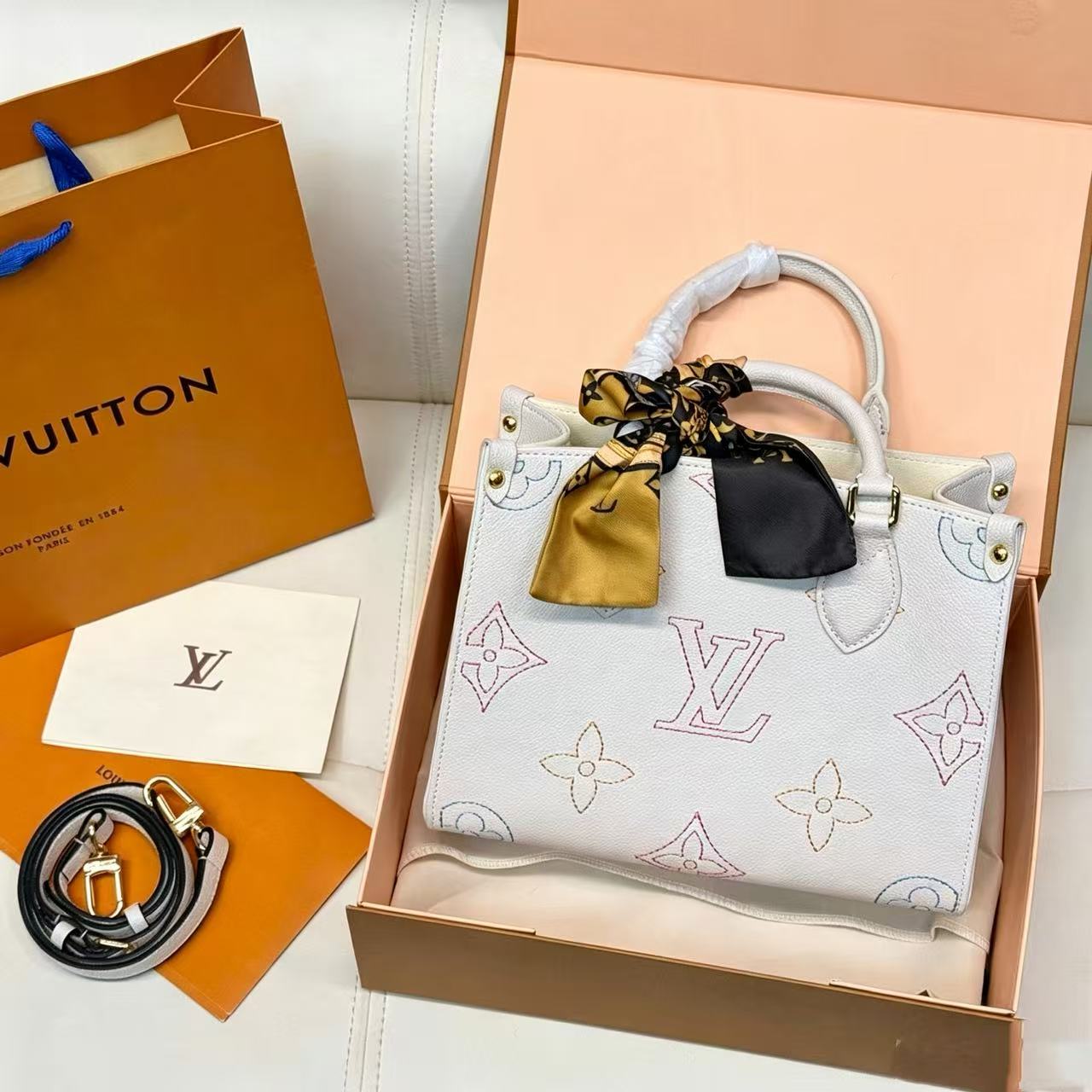 LV onthegoトートバッグ【50％割引+送料無料】