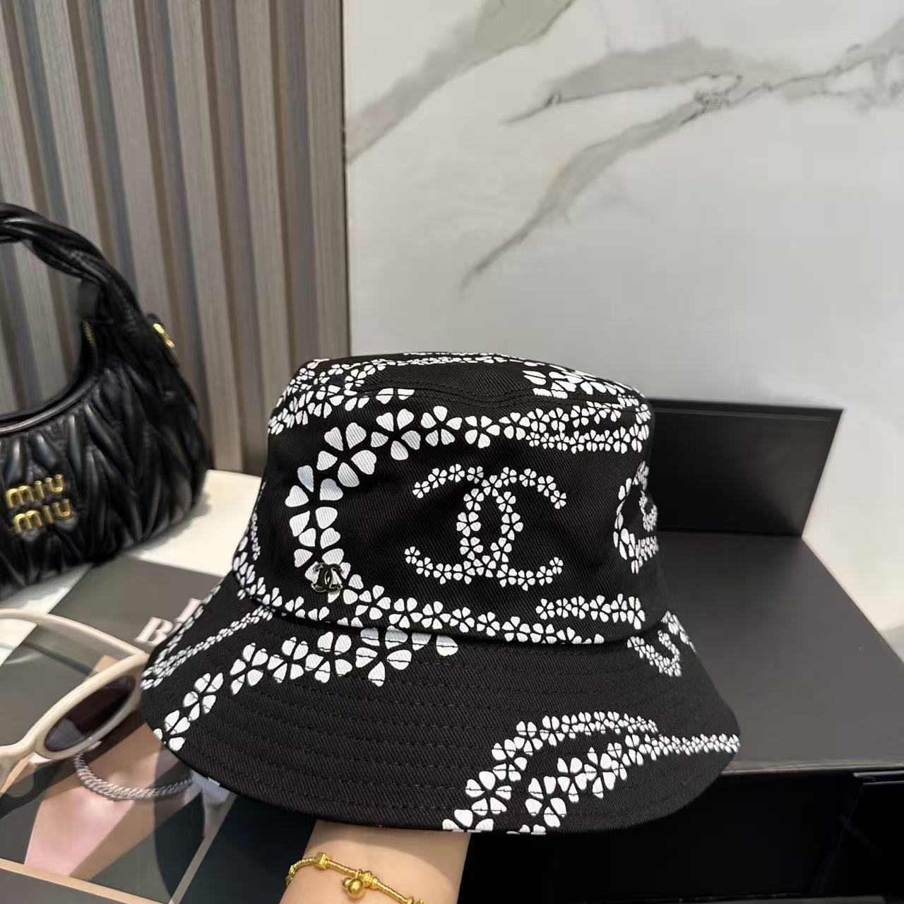 CHANEL ダブルCプリント フィッシャーマンハット【50％割引+送料無料】