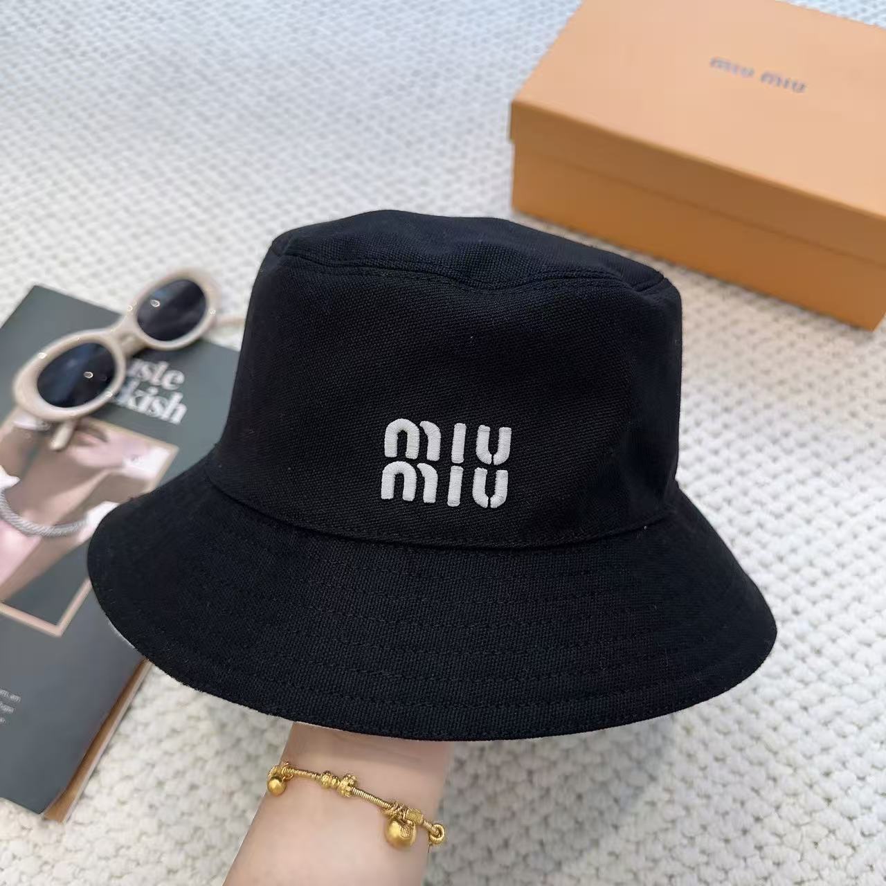 M1UM1U リバーシブル・バケットハット【50％割引+送料無料】