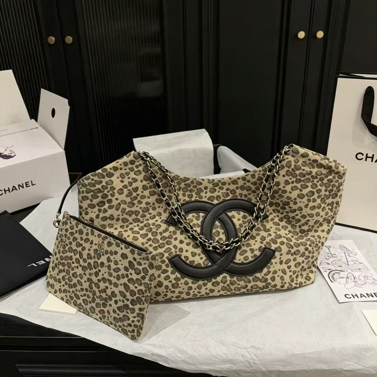 CHANEL ダブルC レオパード柄 ショッピングバッグ【50％割引+送料無料】