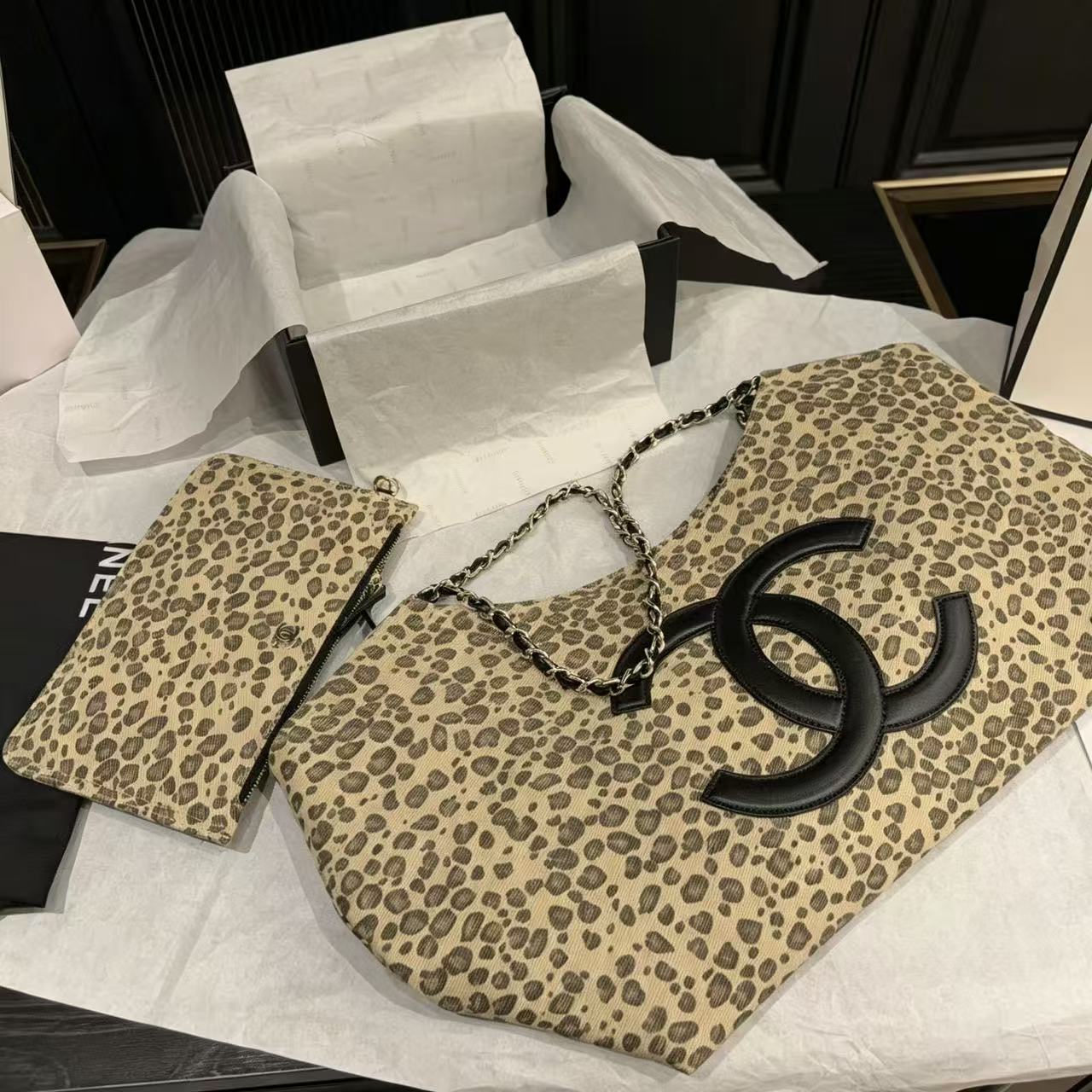 CHANEL ダブルC レオパード柄 ショッピングバッグ【50％割引+送料無料】