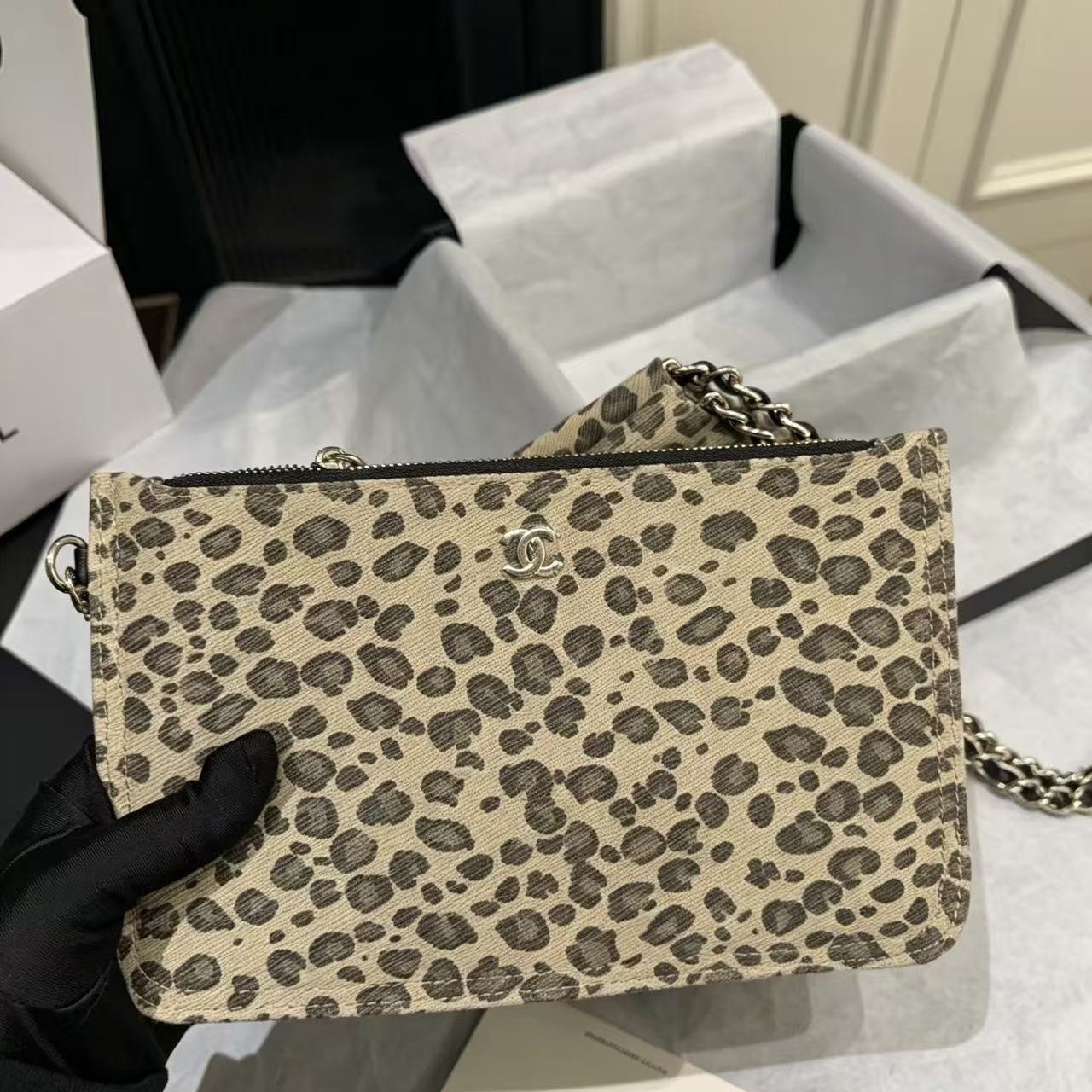 CHANEL ダブルC レオパード柄 ショッピングバッグ【50％割引+送料無料】